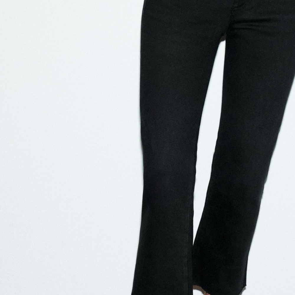 Zara Cropped Flare High Waisted Jeans - Picture 2 of 13